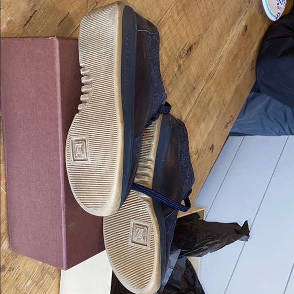 AUTHENTIC LV navy monogram canvas & leather sneaks - Picture 6 of 16